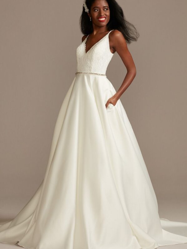 Scalloped Lace Satin Tall V-Neck Wedding Dress 4XLWG4034