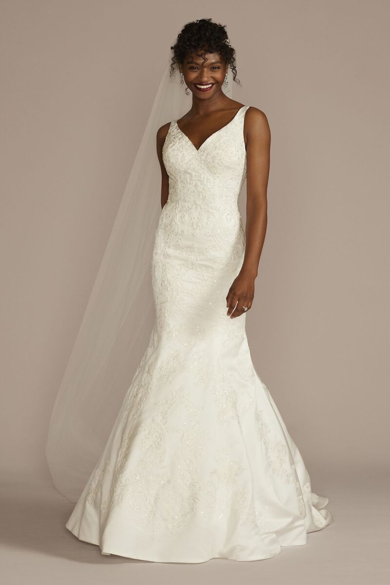 Lace Applique Satin V-Neck Mermaid Wedding Dress CWG961